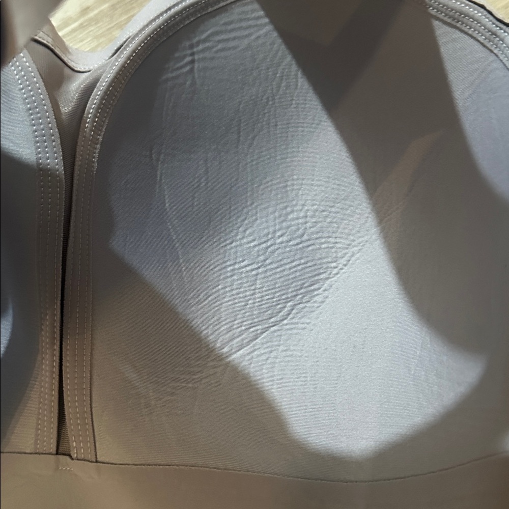 lululemon athletica Light Blue Enlite Sports Bra 36E - Picture 6 of 9